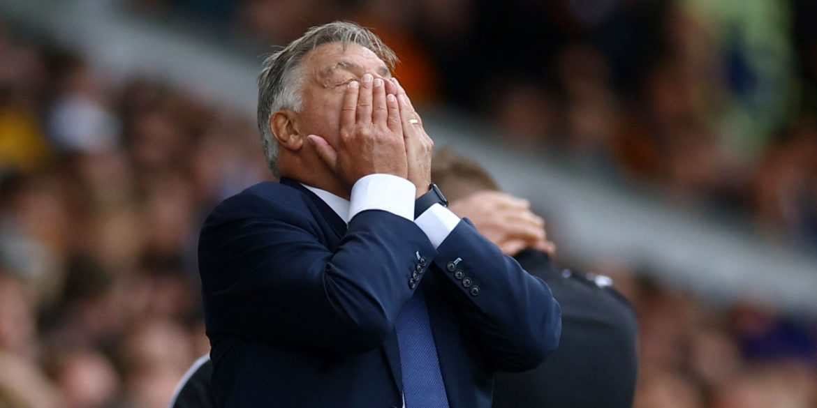Leeds Urged Not To Give 68 y/o Manager’s Job